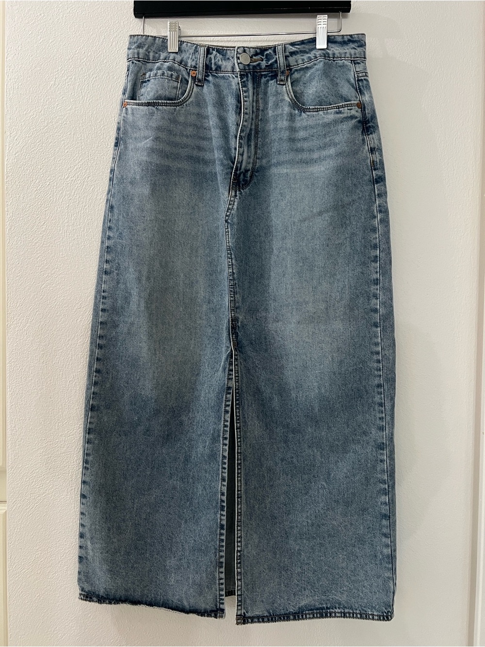 BLANKNYC Women’s Medium Wash Denim Maxi Skirt Front slit Sz 28 Cotton Blend
